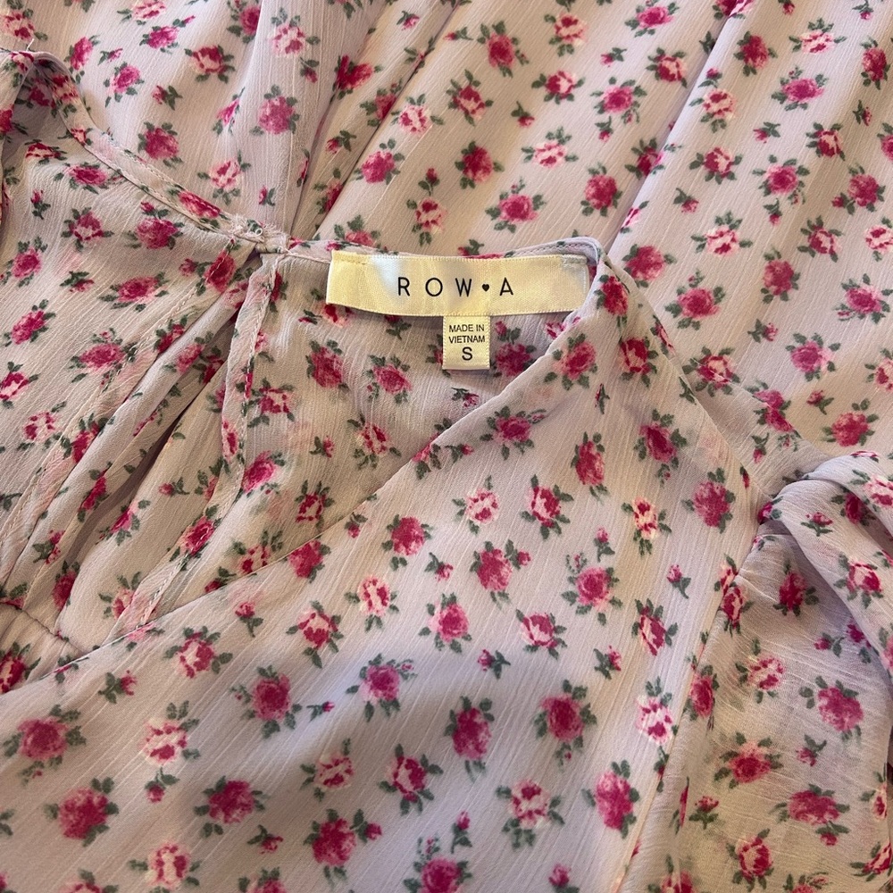 Floral Ruffle Romper. Size Small - Picture 4 of 6